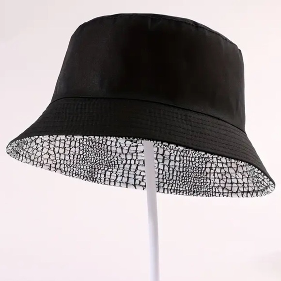 Holographic Snakeskin Bucket Hat - Picture 6 of 7
